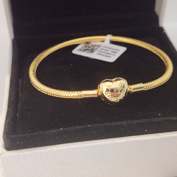 Pandora Moments 14k Golden Plated Snake Chain Charm Bracelet For Women's 7.1 in - Picture 4 of 7